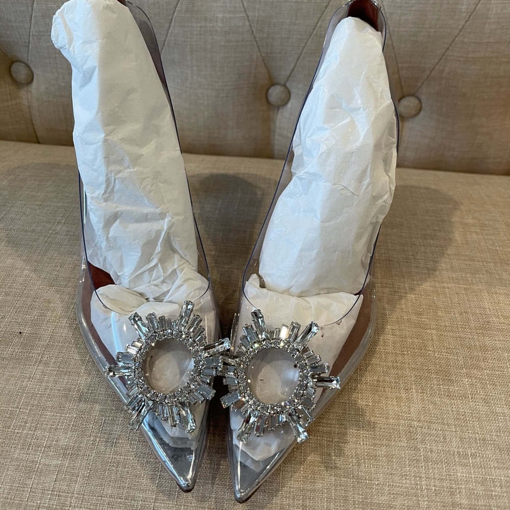 Amina Mauddi Begum Glass Pump